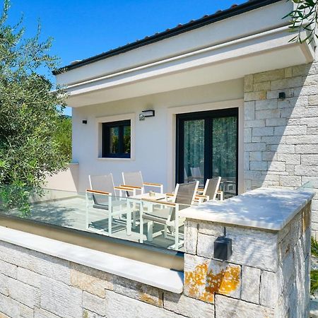 Ilias Suites سكالا بوتامياس المظهر الخارجي الصورة